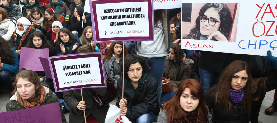 Ola de protesta en Turquía denuncia los crímenes de género