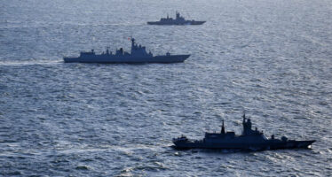 Rusia, China e Irán realizan ejercicios marítimos conjuntos en el Golfo de Omán