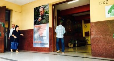 U.S. builds fan base in Cuba, aims at regime change