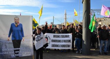 Why are 162 Kurdish political prisoners on hunger strike?